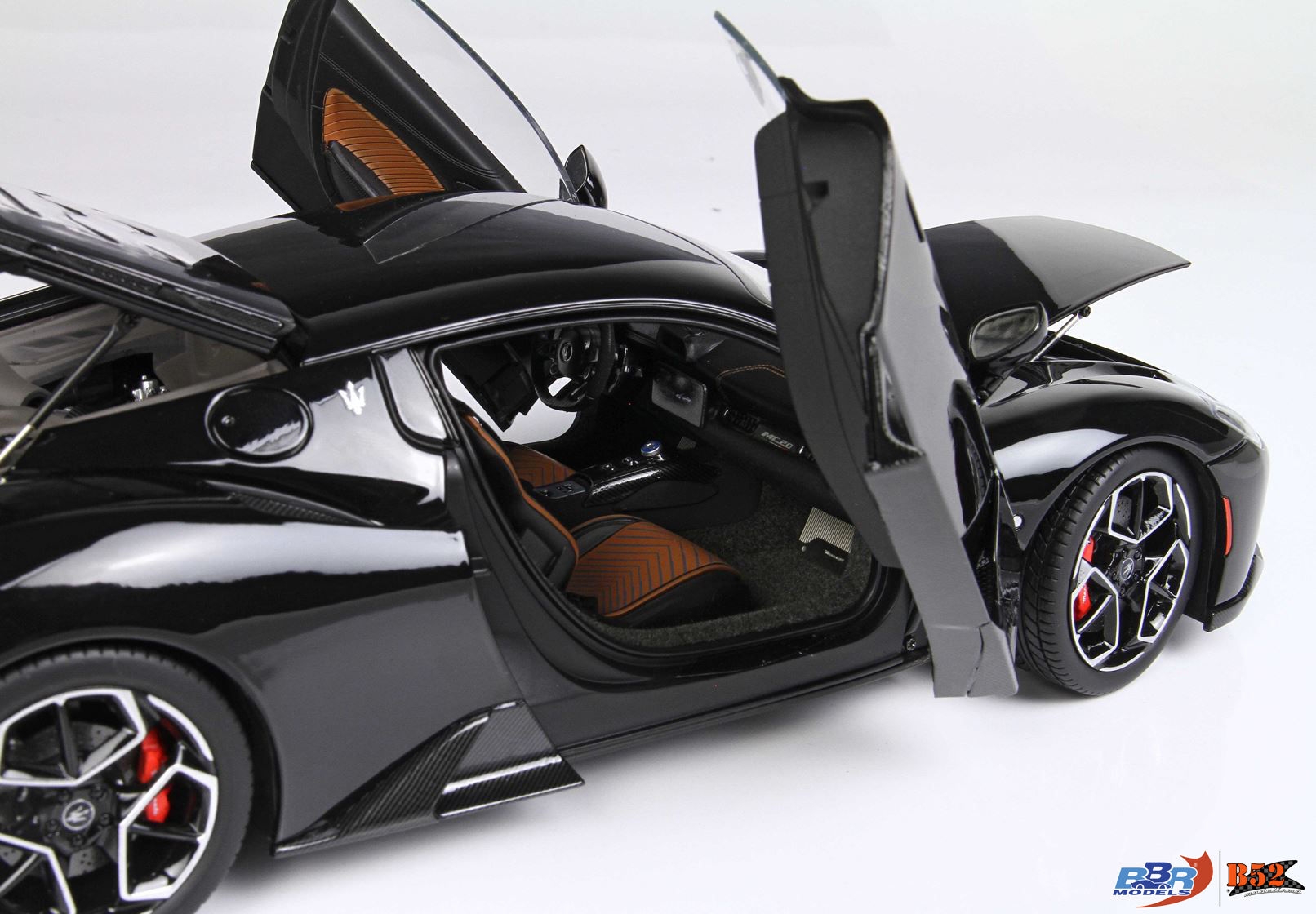 BBR - Maserati MC20, Nero Enigma - 1/18: HE180051B - B52 Online